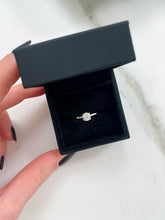 Load image into Gallery viewer, Augustine Solitaire ring
