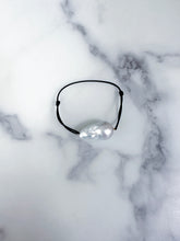 Load image into Gallery viewer, Baroque Pearl bracelet