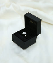 Load image into Gallery viewer, ROSIE flower ring