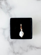 Load image into Gallery viewer, Single Keshi Pearl Gold Earring